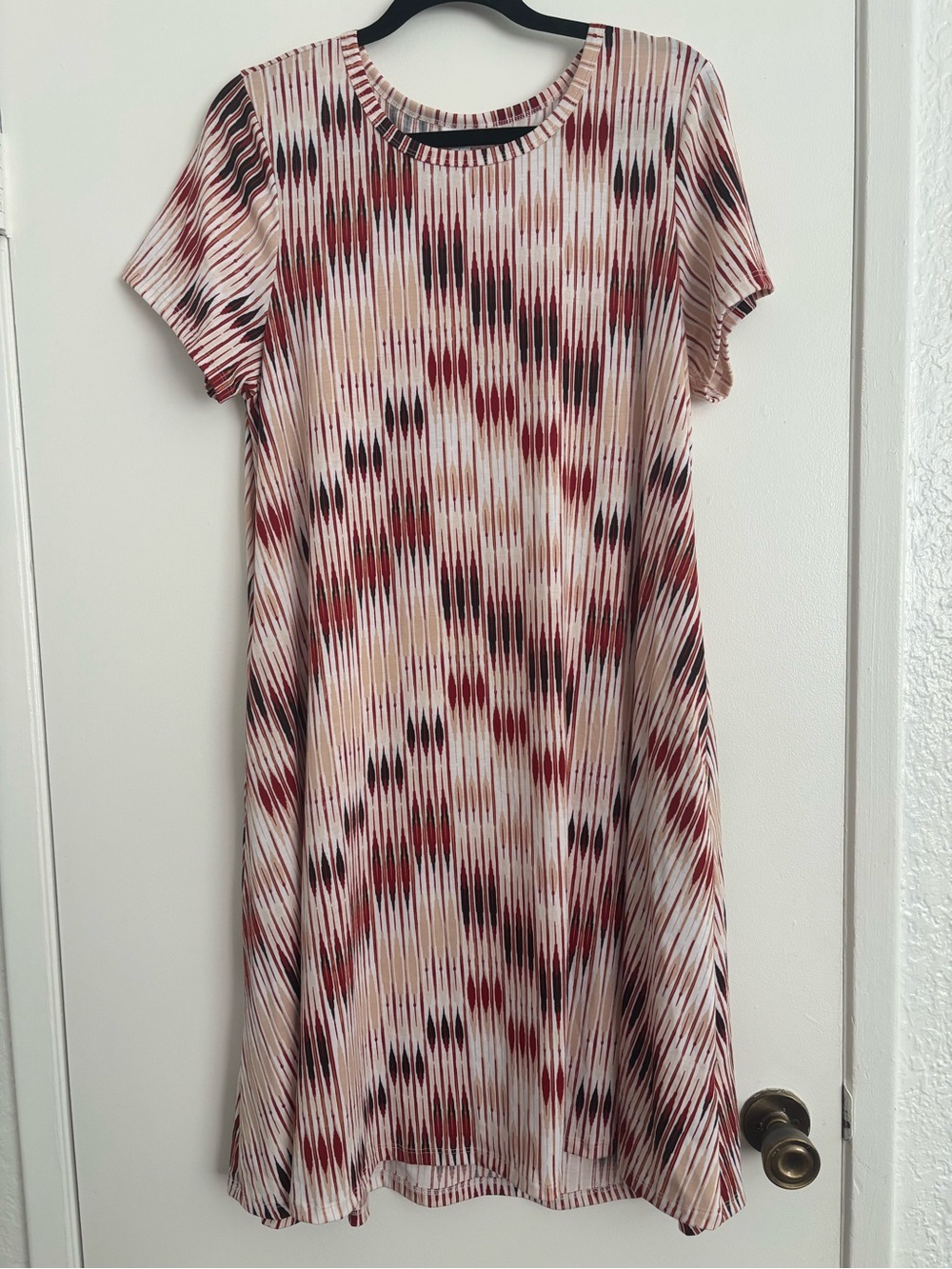 LuLaRoe Short Sleeve Dress in Beige, Burgundy and Red